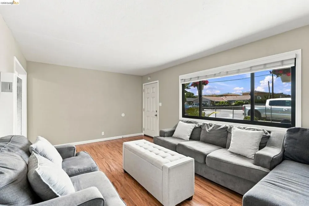 290 Shepherd Ave Hayward, CA 94544