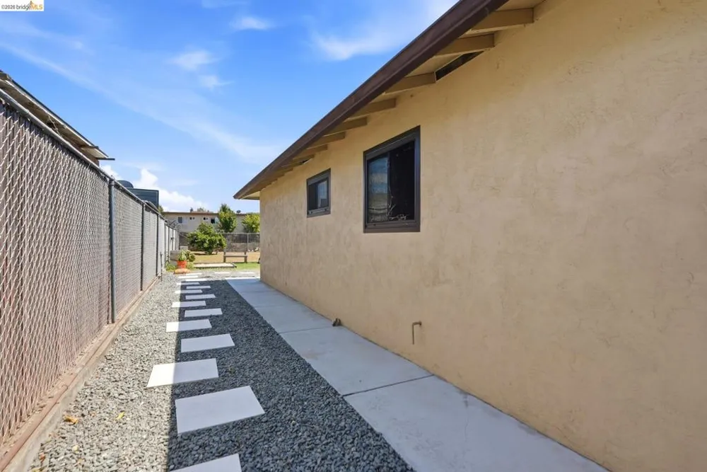 290 Shepherd Ave Hayward, CA 94544
