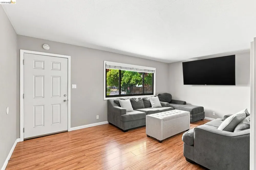 290 Shepherd Ave Hayward, CA 94544