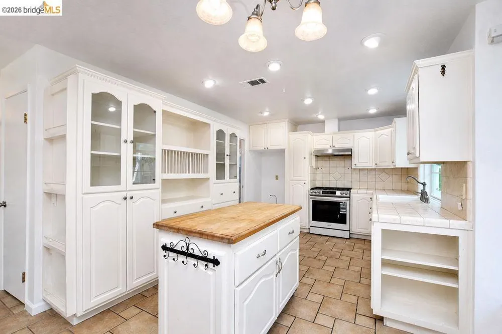 1967 Cheyenne Way Stockton, CA 95209