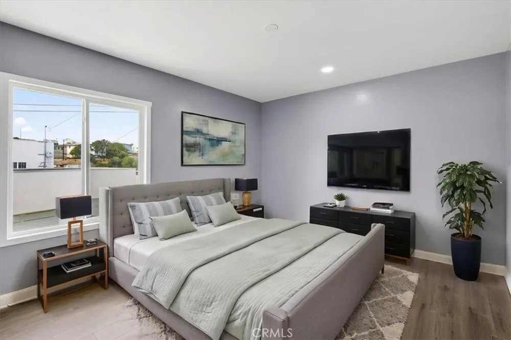 1521 Bonnie Beach Los Angeles, CA 90063