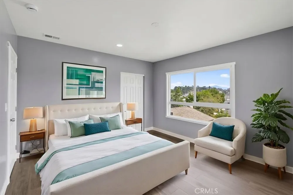 1521 Bonnie Beach Los Angeles, CA 90063
