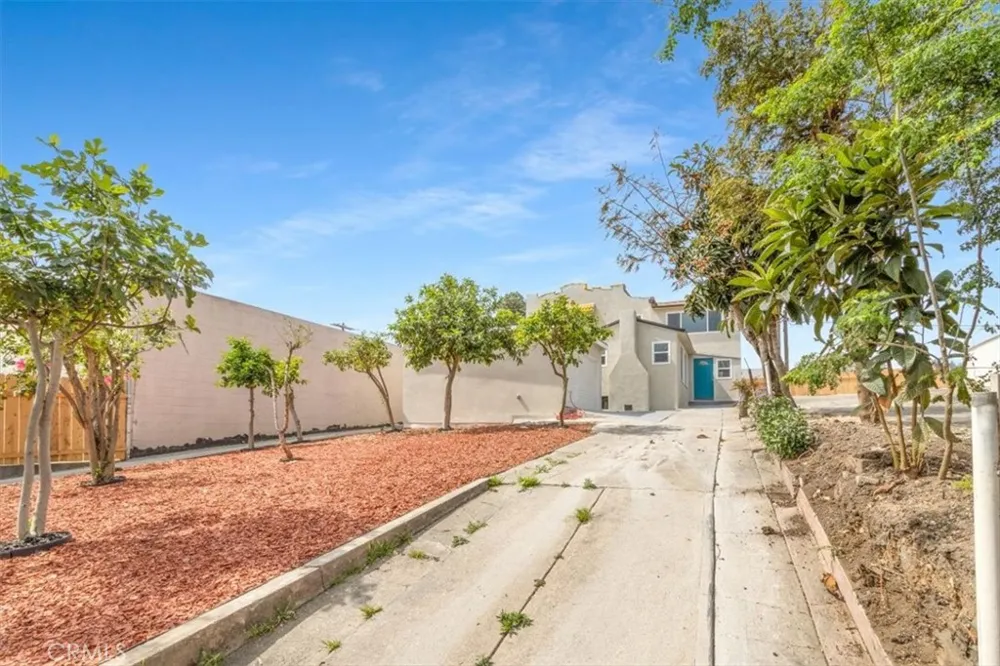 1521 Bonnie Beach Los Angeles, CA 90063