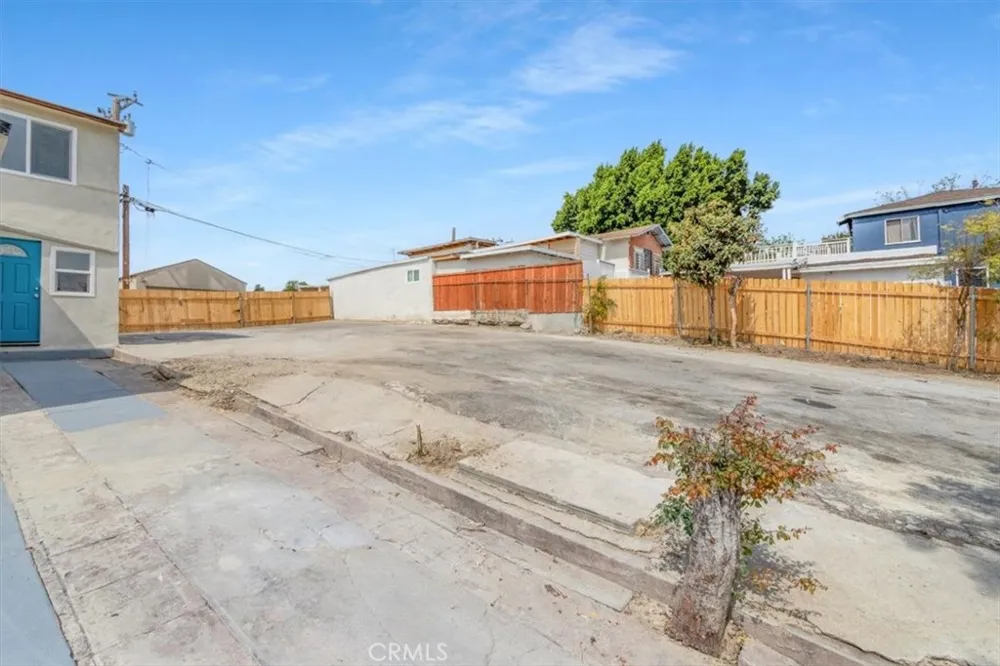 1521 Bonnie Beach Los Angeles, CA 90063