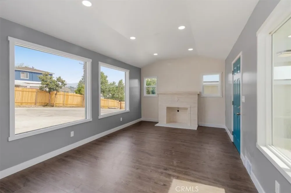 1521 Bonnie Beach Los Angeles, CA 90063