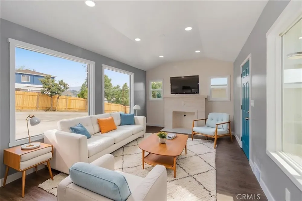 1521 Bonnie Beach Los Angeles, CA 90063