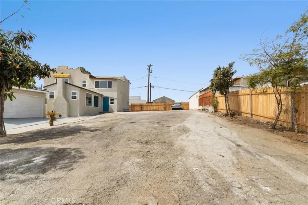 1521 Bonnie Beach Los Angeles, CA 90063