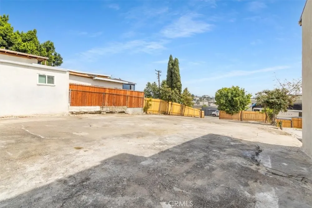 1521 Bonnie Beach Los Angeles, CA 90063