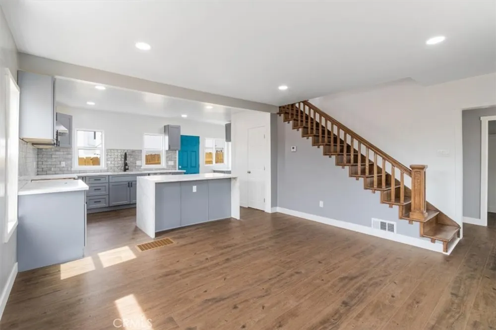 1521 Bonnie Beach Los Angeles, CA 90063