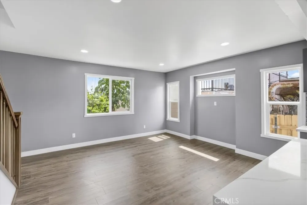 1521 Bonnie Beach Los Angeles, CA 90063