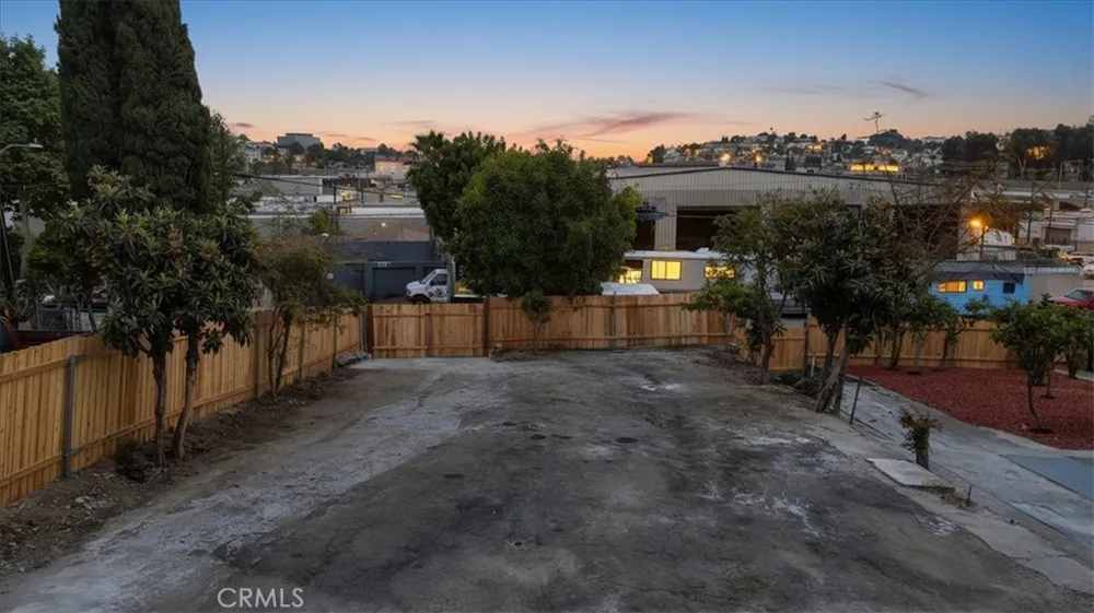 1521 Bonnie Beach Los Angeles, CA 90063