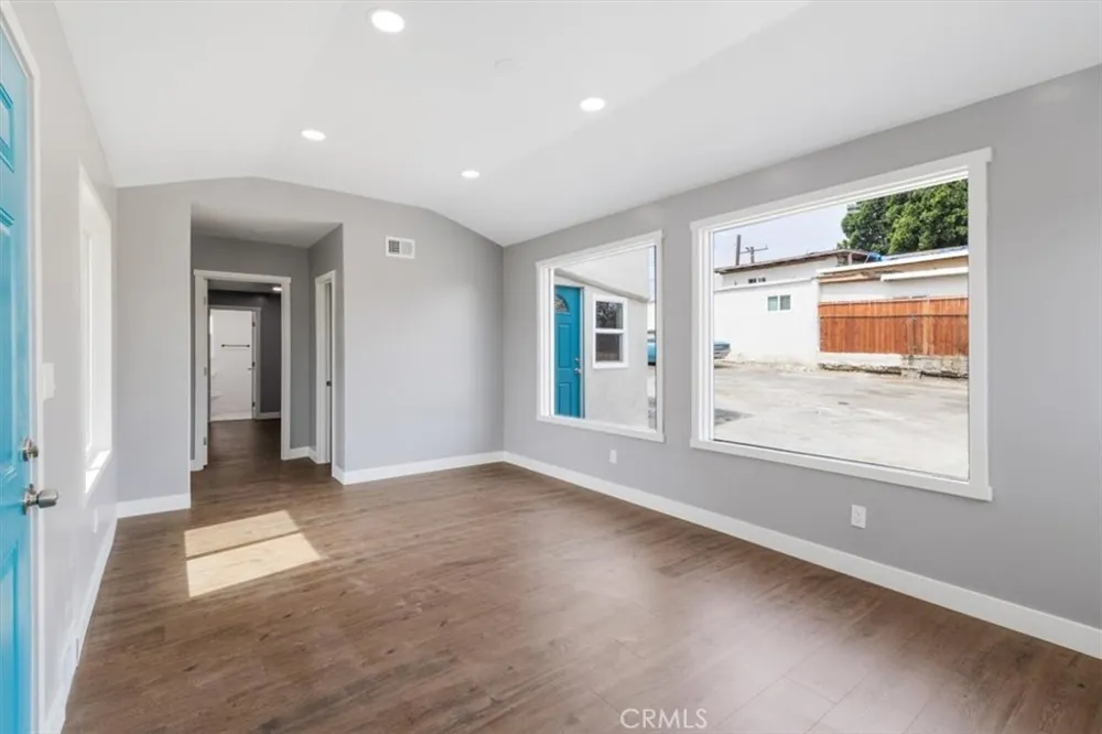 1521 Bonnie Beach Los Angeles, CA 90063
