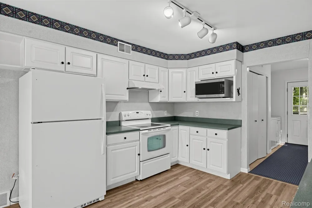 2242 W Lily Lake Road Greenwood Township, MI 48625
