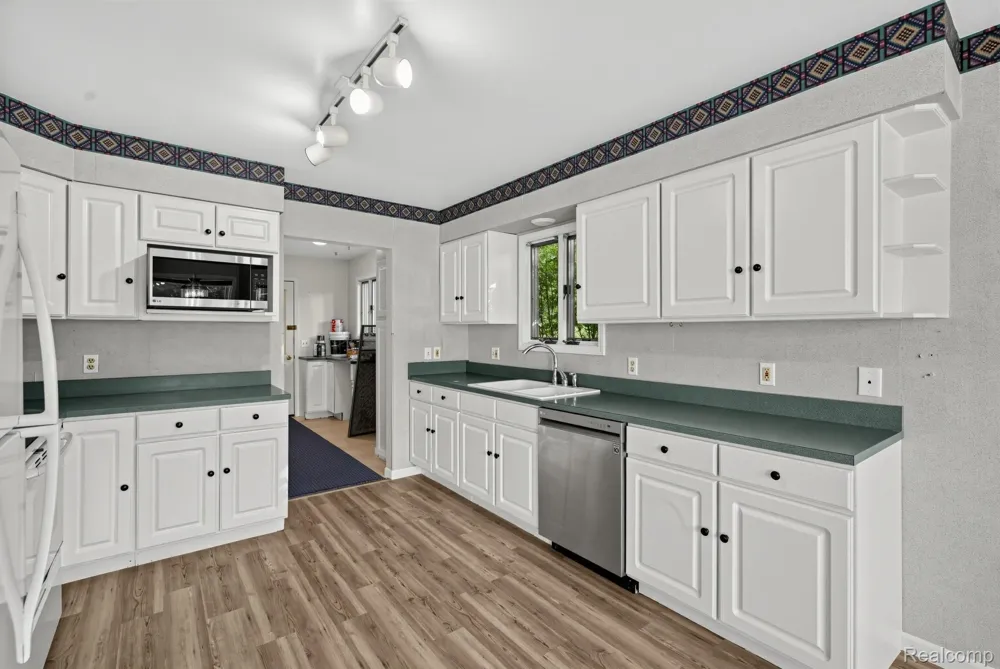 2242 W Lily Lake Road Greenwood Township, MI 48625