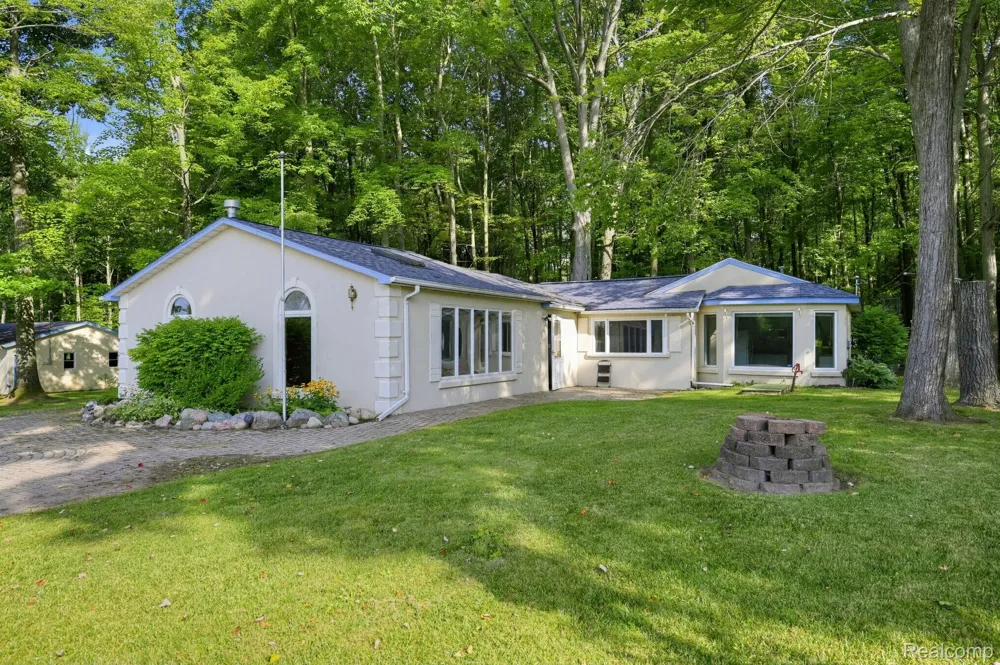 2242 W Lily Lake Road Greenwood Township, MI 48625