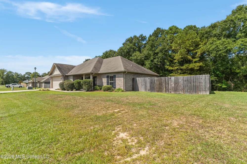 12 Coyote Circle Ellisville, MS 39437
