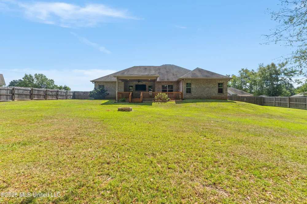 12 Coyote Circle Ellisville, MS 39437