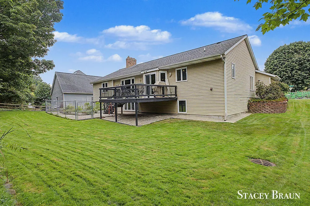 2310 NE Chelsea Road NE Grand Rapids City, MI 49505
