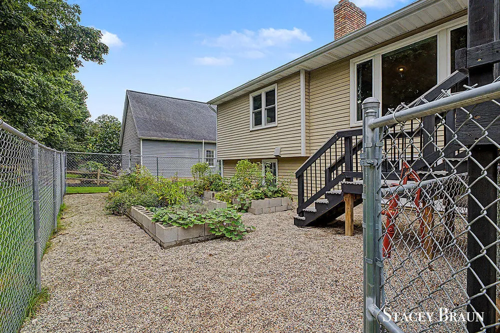 2310 NE Chelsea Road NE Grand Rapids City, MI 49505