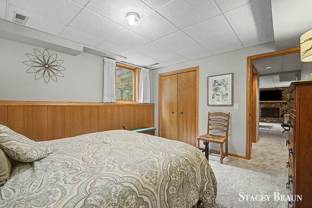 2310 NE Chelsea Road NE Grand Rapids City, MI 49505