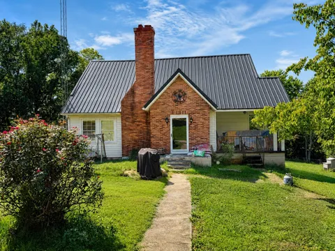144 Rooster St