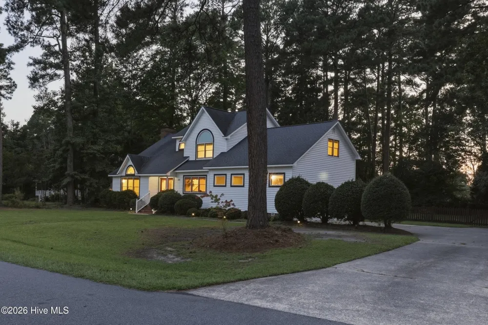 102 Bishop Drive Winterville, NC 28590