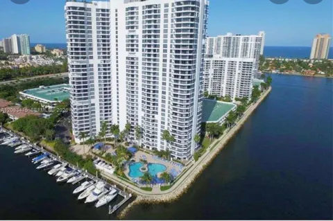 3530 Mystic Pointe Dr #3003