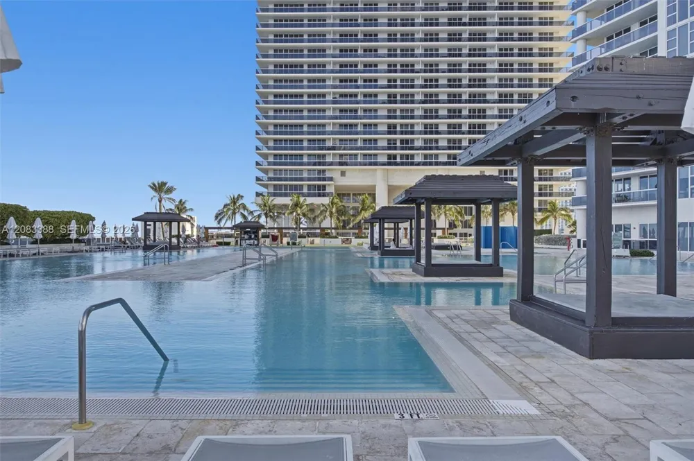 1850 S Ocean Dr #2305 Hallandale Beach, FL 33009