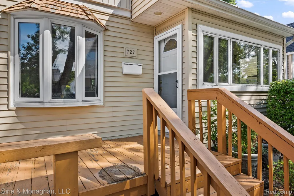 727 Wordsworth Street Ferndale City, MI 48220