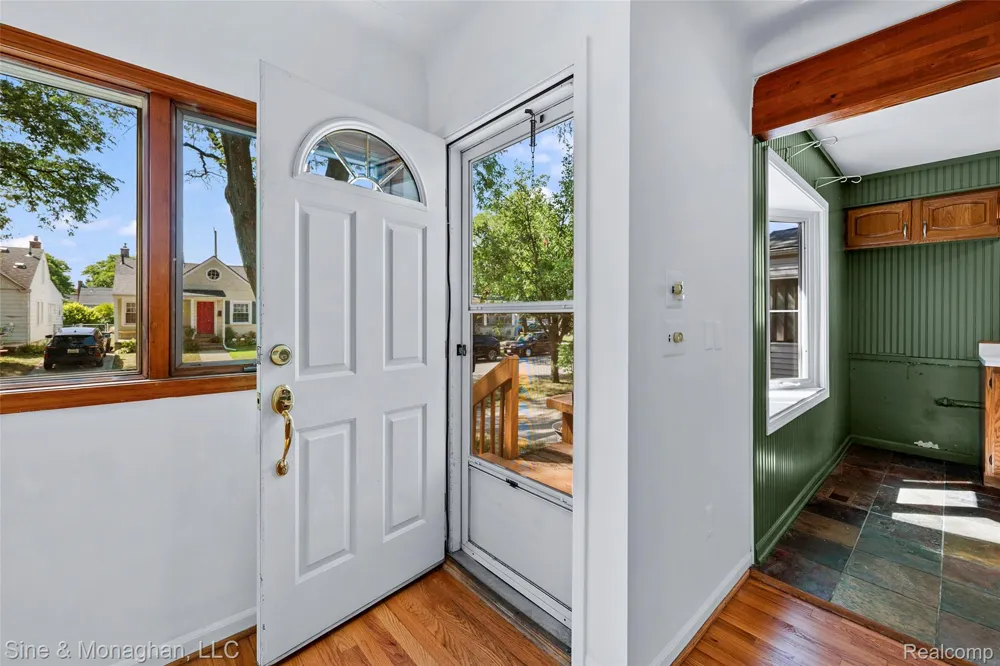 727 Wordsworth Street Ferndale City, MI 48220