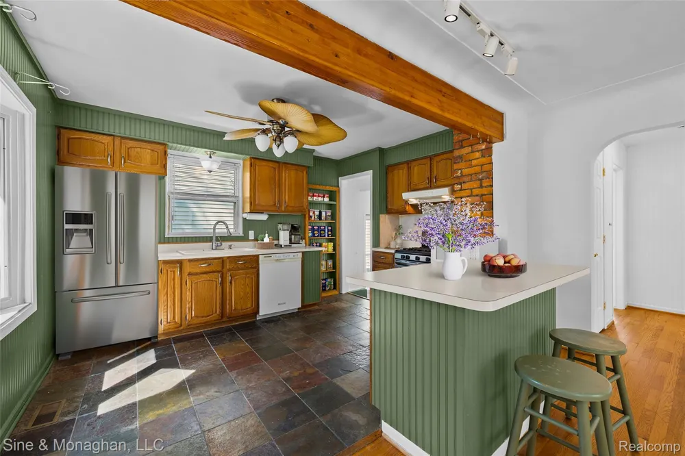 727 Wordsworth Street Ferndale City, MI 48220