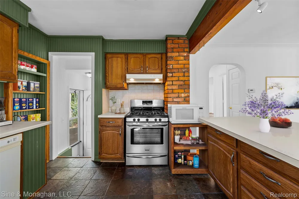 727 Wordsworth Street Ferndale City, MI 48220