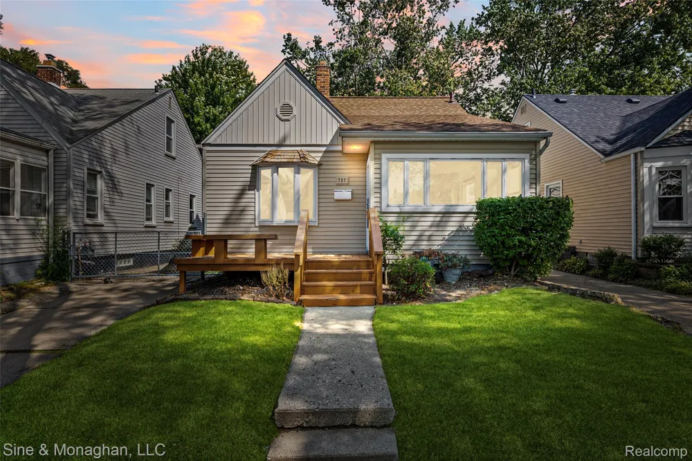 727 Wordsworth Street Ferndale City, MI 48220