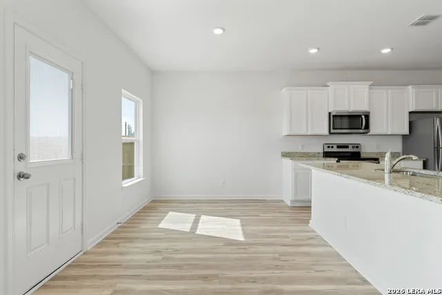 16174 Farmer Lytle, TX 78052