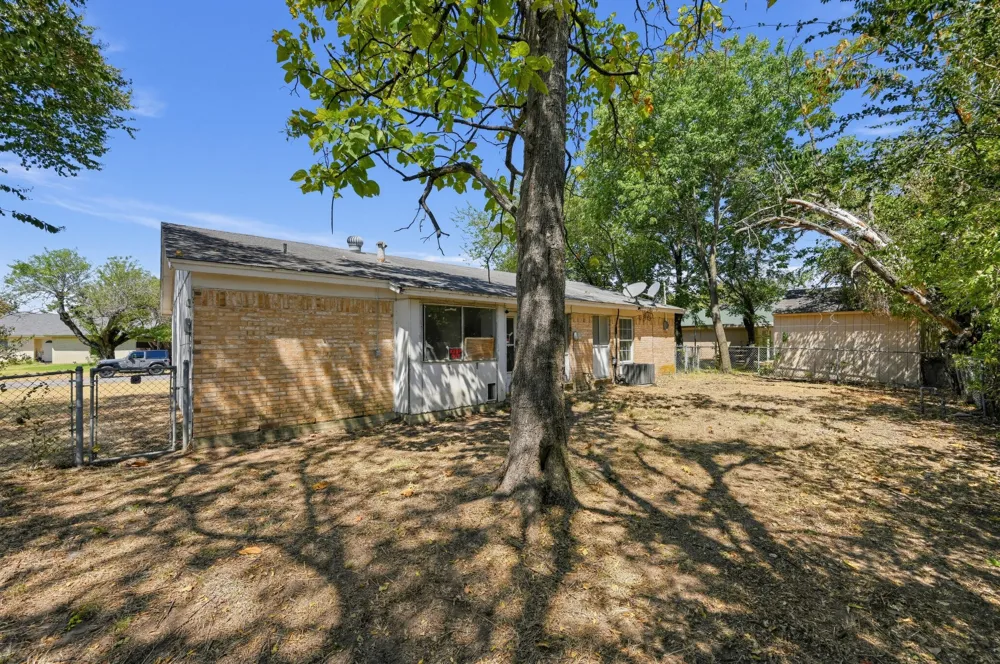4604 Navajo Trail Balch Springs, TX 75180