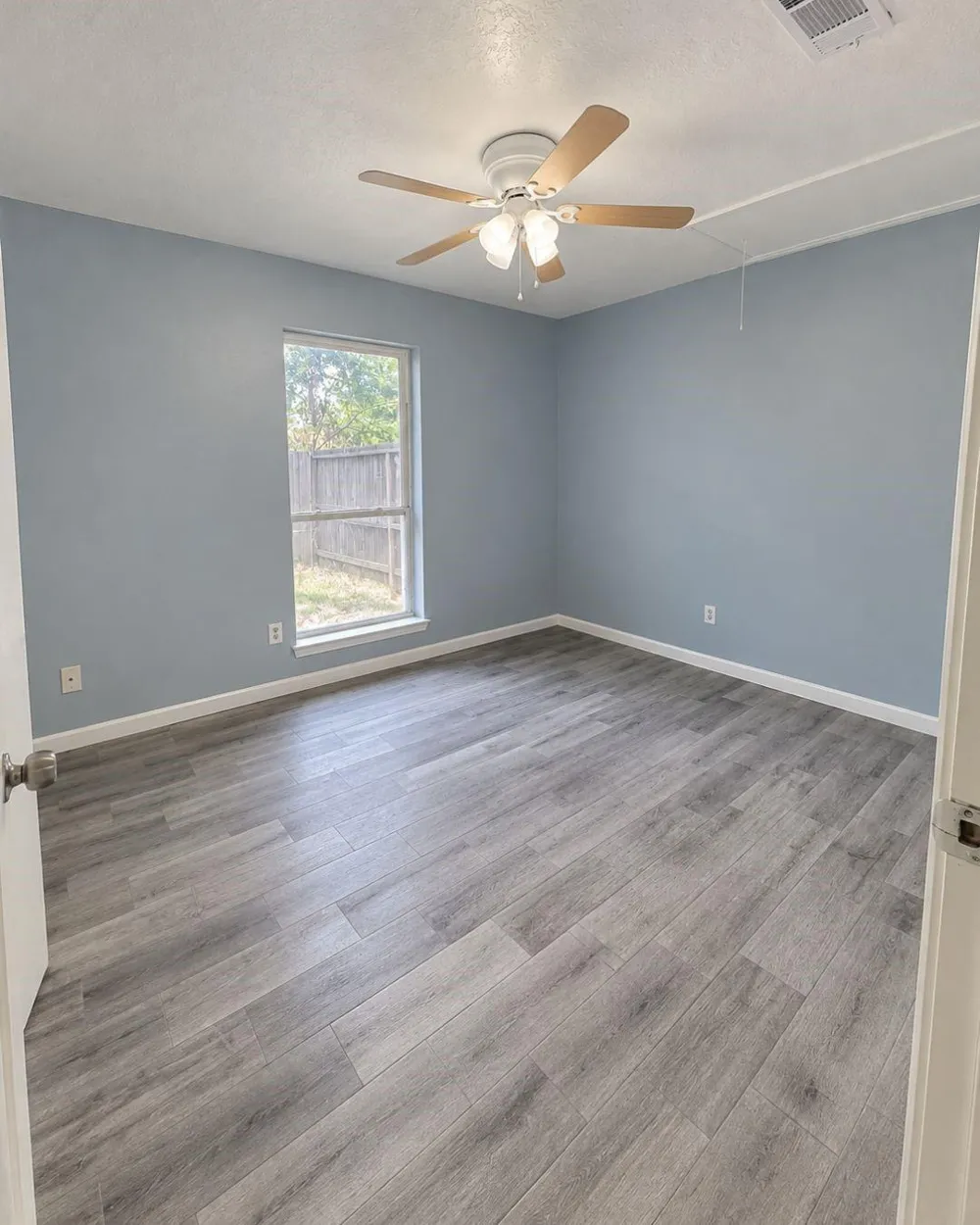 1203 Pacific Street Conroe, TX 77301