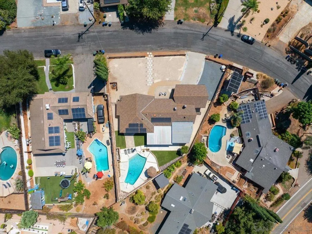2073 Ginny Ln Escondido, CA 92025
