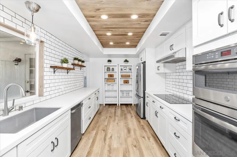 2073 Ginny Ln Escondido, CA 92025