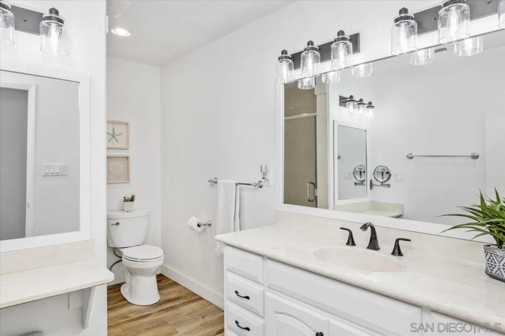 2073 Ginny Ln Escondido, CA 92025