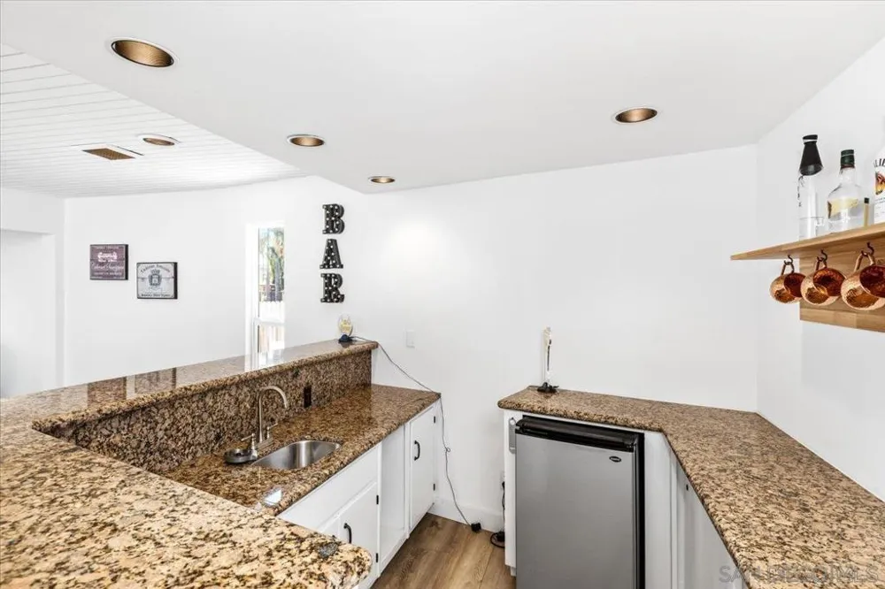 2073 Ginny Ln Escondido, CA 92025