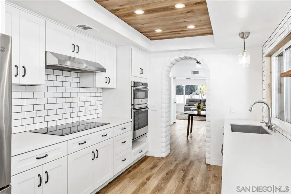 2073 Ginny Ln Escondido, CA 92025