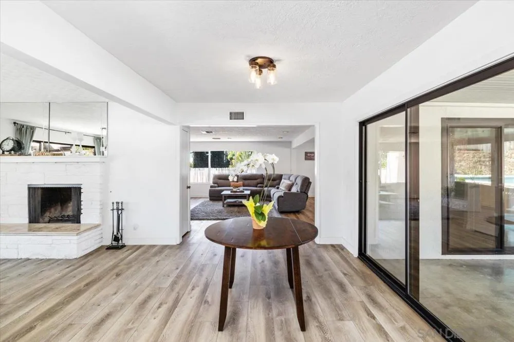2073 Ginny Ln Escondido, CA 92025