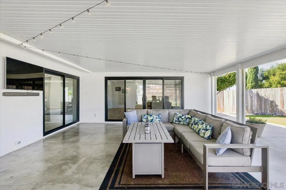 2073 Ginny Ln Escondido, CA 92025