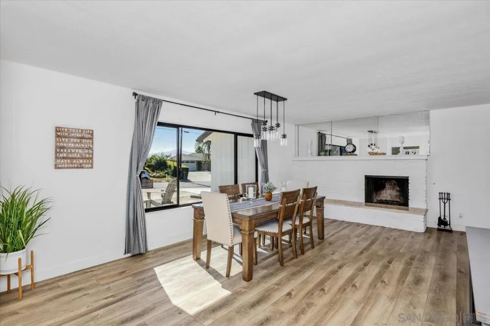 2073 Ginny Ln Escondido, CA 92025