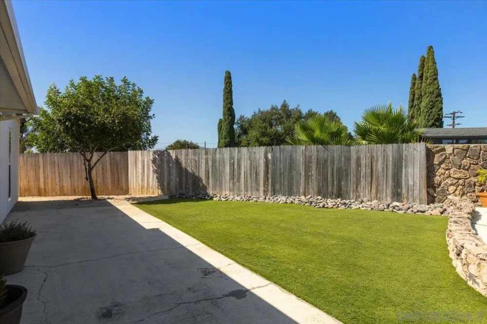 2073 Ginny Ln Escondido, CA 92025