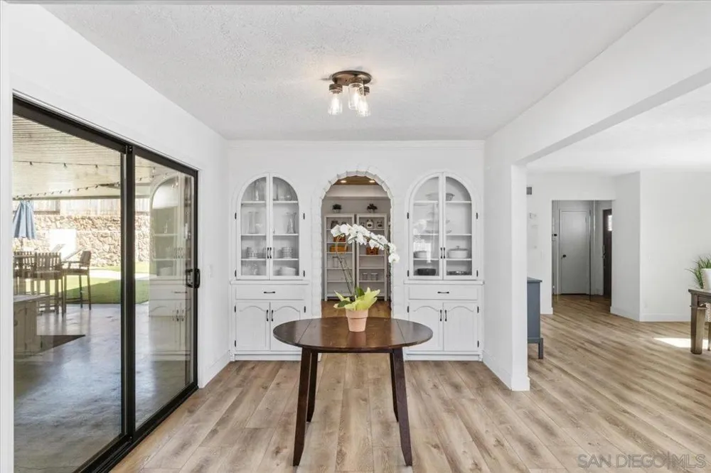 2073 Ginny Ln Escondido, CA 92025