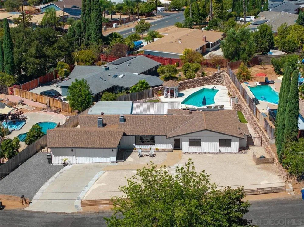 2073 Ginny Ln Escondido, CA 92025