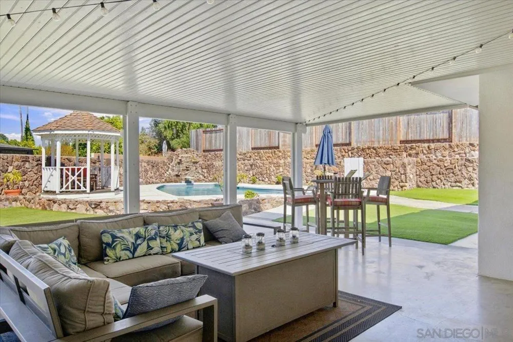 2073 Ginny Ln Escondido, CA 92025