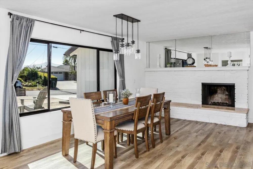 2073 Ginny Ln Escondido, CA 92025