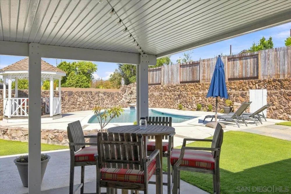 2073 Ginny Ln Escondido, CA 92025